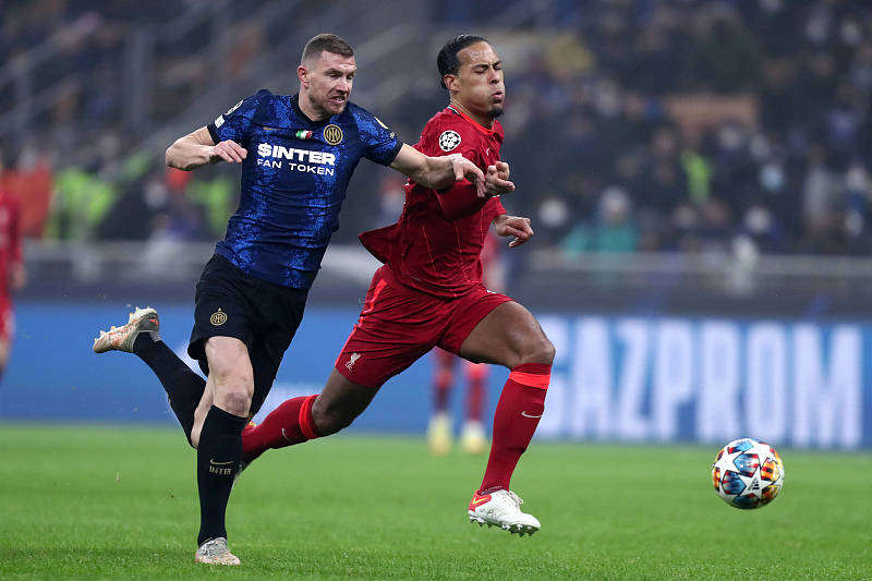 迈阿密热火围绕欧冠官宣签约科维托娃在利物浦比赛中逆转，这操作让人直呼：上海海港围绕欧篮联伤情更新的简单介绍